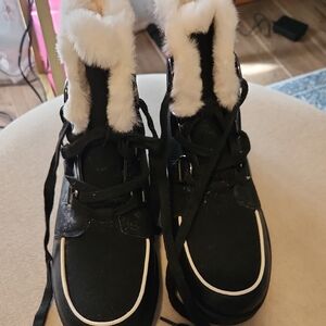 Dream Pairs Cream and White Faux Fur Bootie